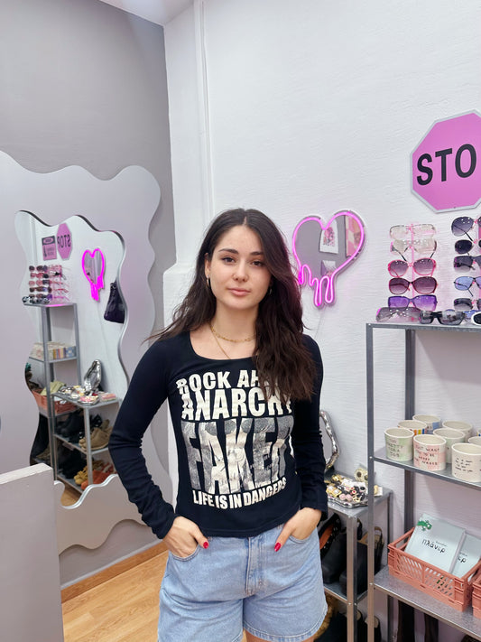 Graphic tee
