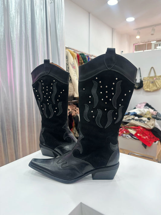 Deadstock leather boots